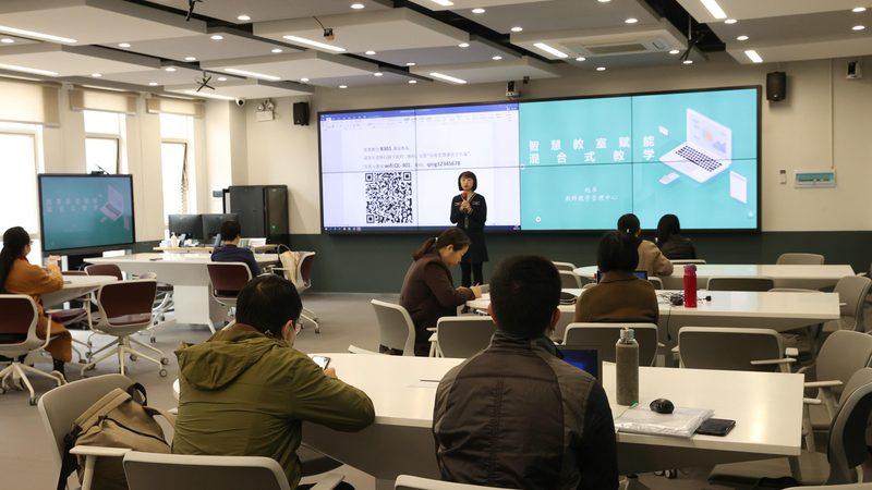 自考本科的费用主要由以下几个方面构成：