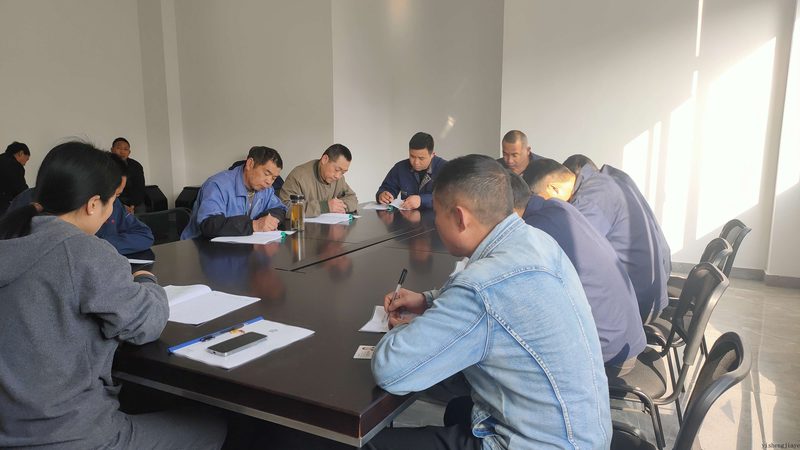 小标题：报名费，背后的成本考量