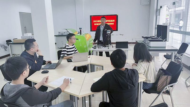 少儿编程一对一和线下班区别